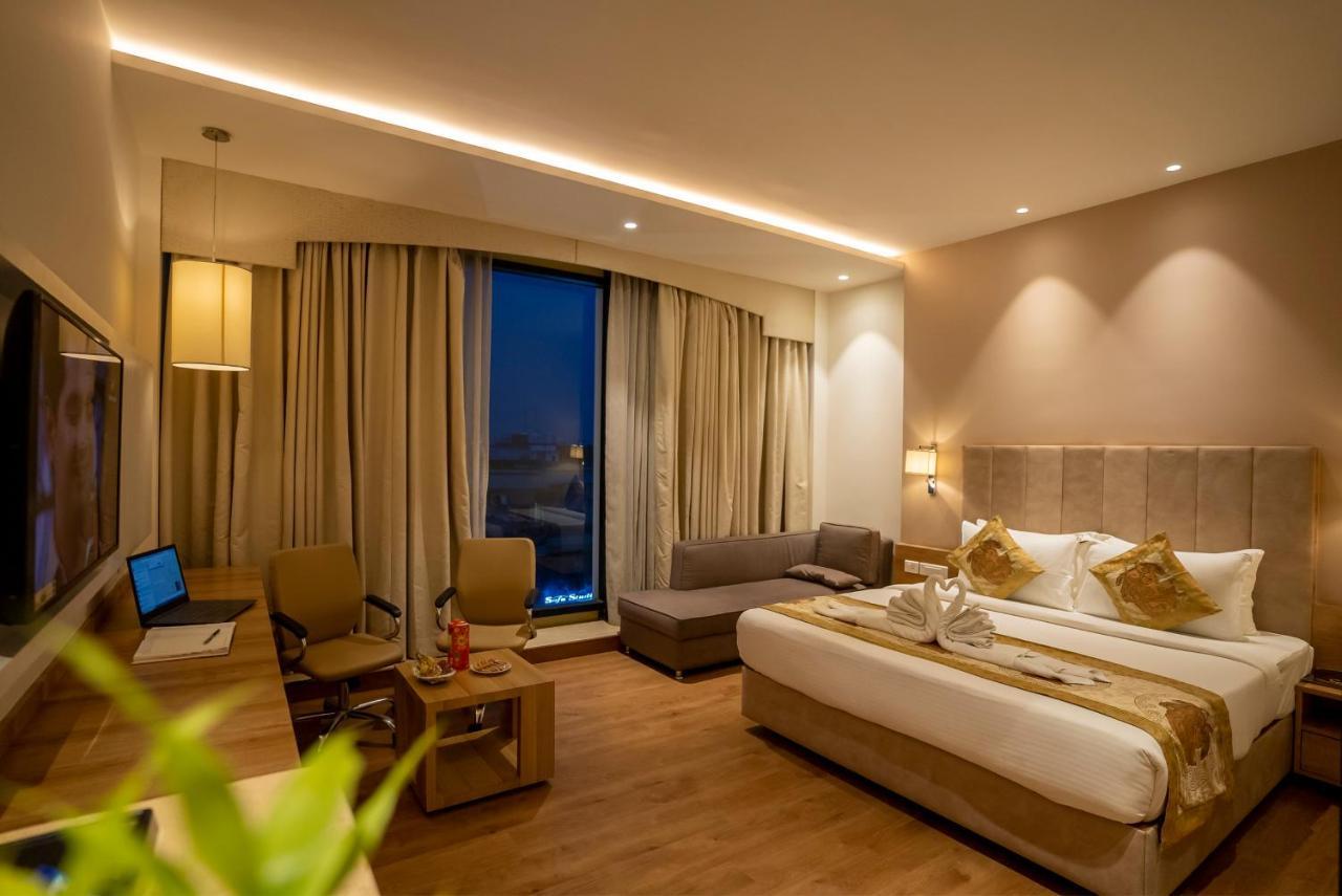 Celebrant Hotel Varanasi Exterior photo