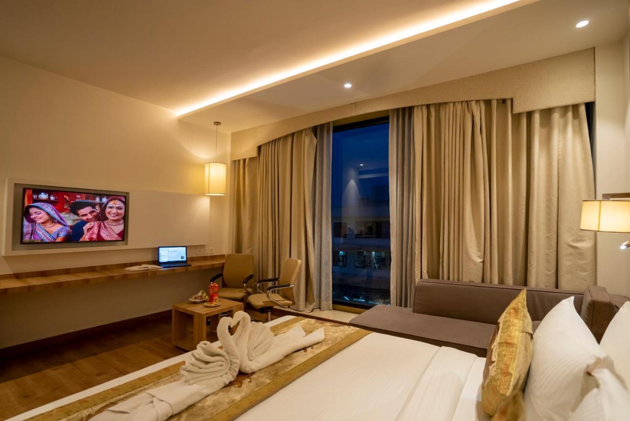 Celebrant Hotel Varanasi Exterior photo