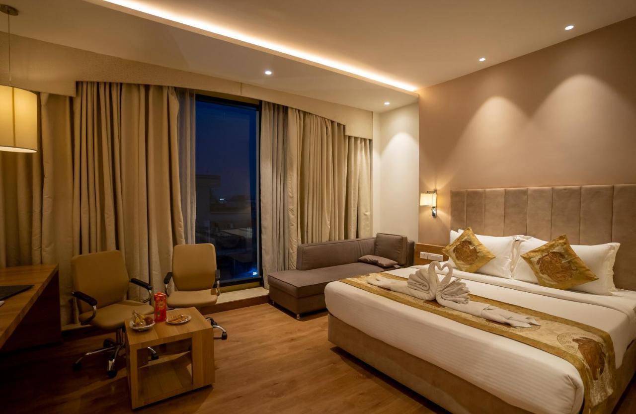 Celebrant Hotel Varanasi Exterior photo