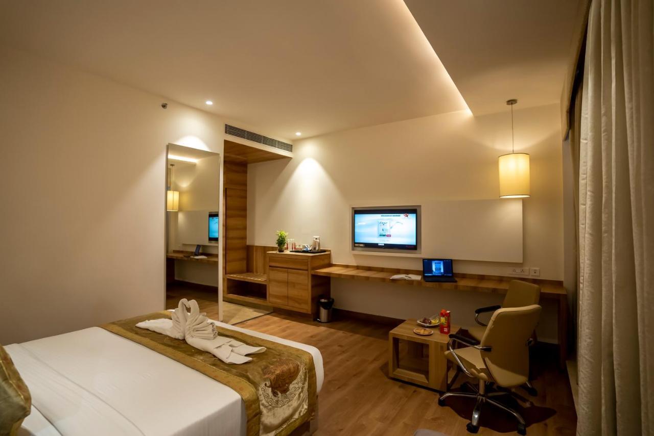 Celebrant Hotel Varanasi Exterior photo