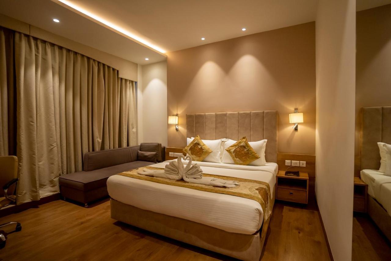 Celebrant Hotel Varanasi Exterior photo