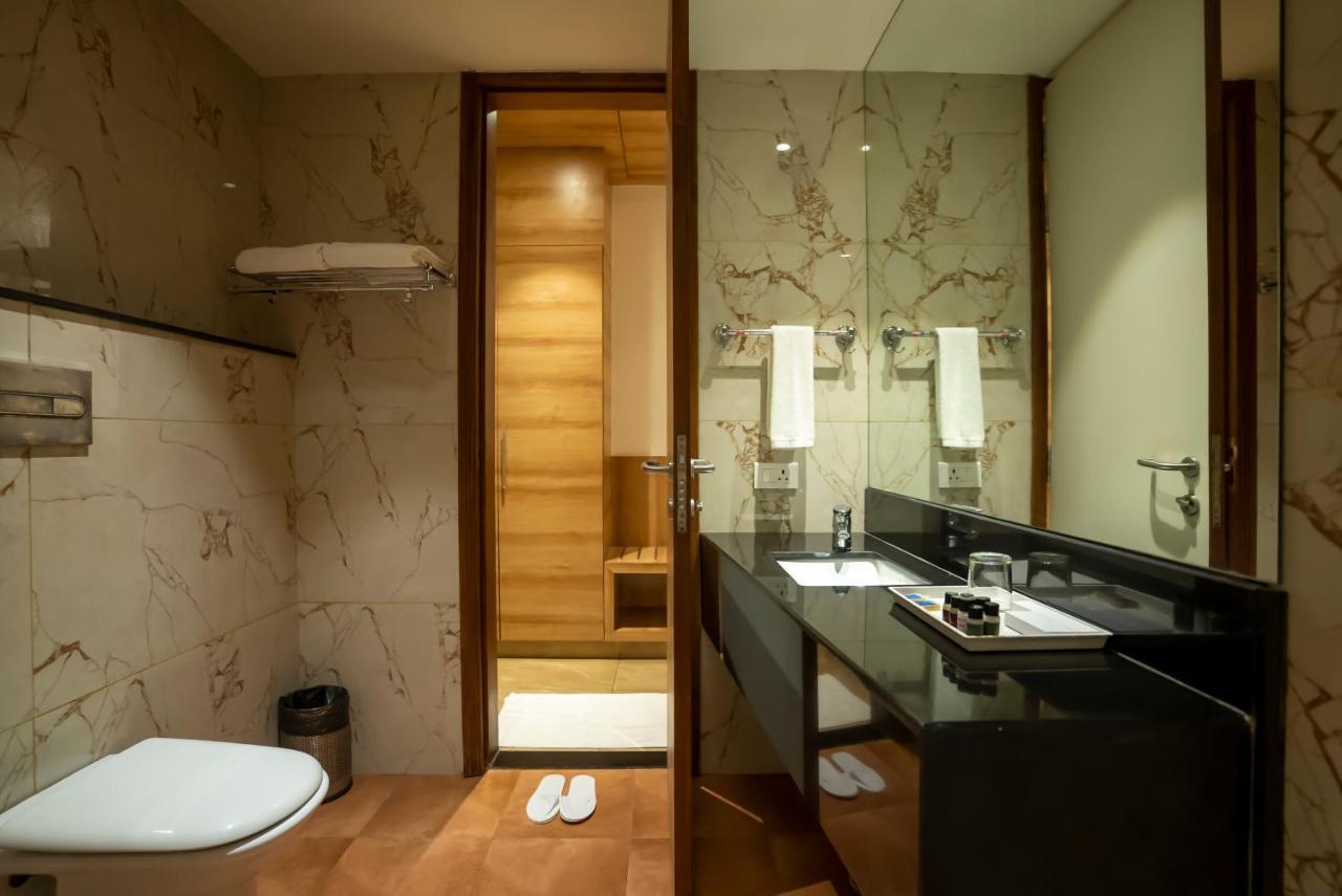 Celebrant Hotel Varanasi Exterior photo