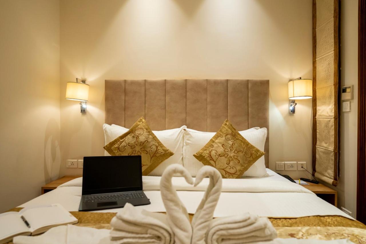 Celebrant Hotel Varanasi Exterior photo