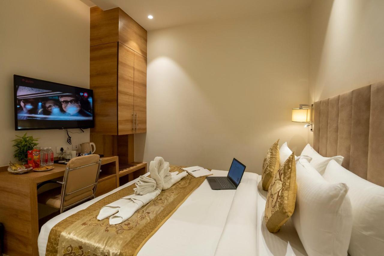 Celebrant Hotel Varanasi Exterior photo