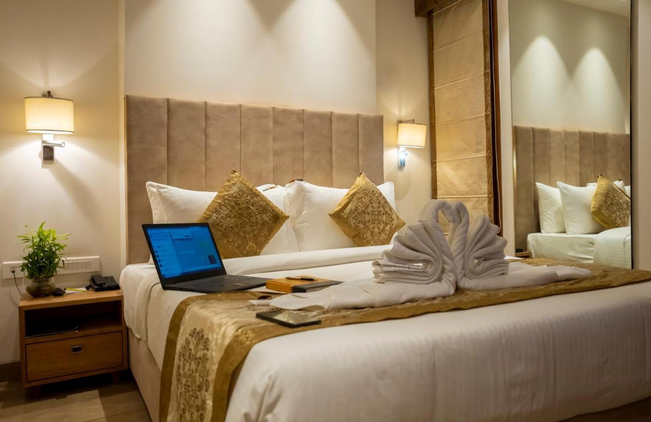 Celebrant Hotel Varanasi Exterior photo