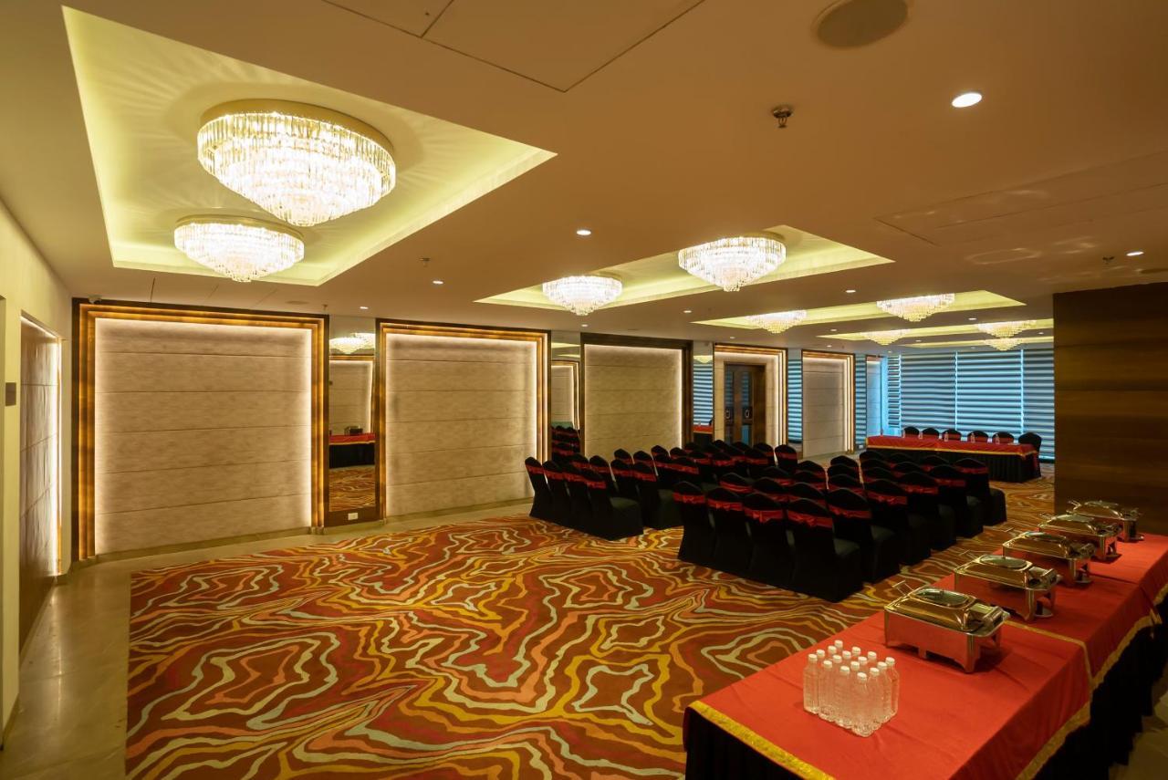Celebrant Hotel Varanasi Exterior photo