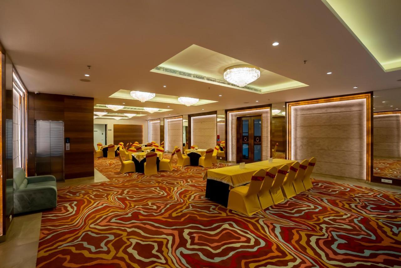 Celebrant Hotel Varanasi Exterior photo