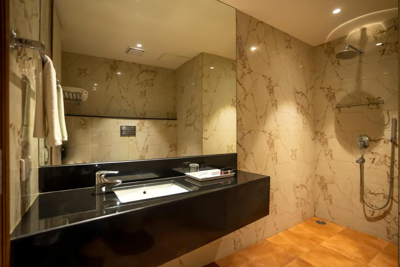 Celebrant Hotel Varanasi Exterior photo