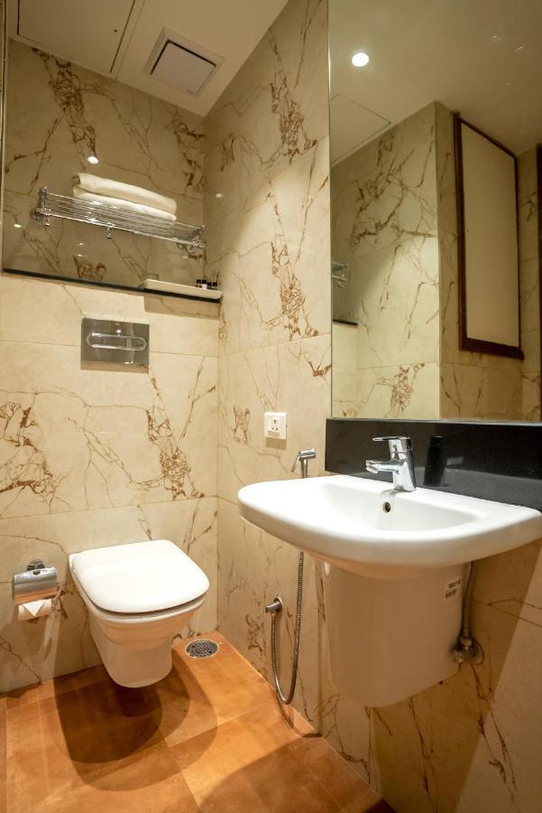 Celebrant Hotel Varanasi Exterior photo