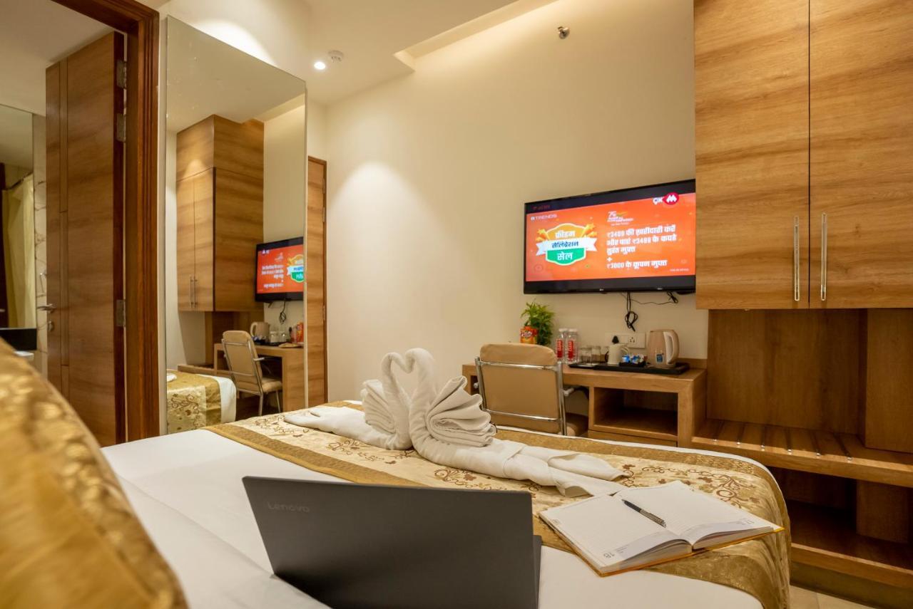 Celebrant Hotel Varanasi Exterior photo