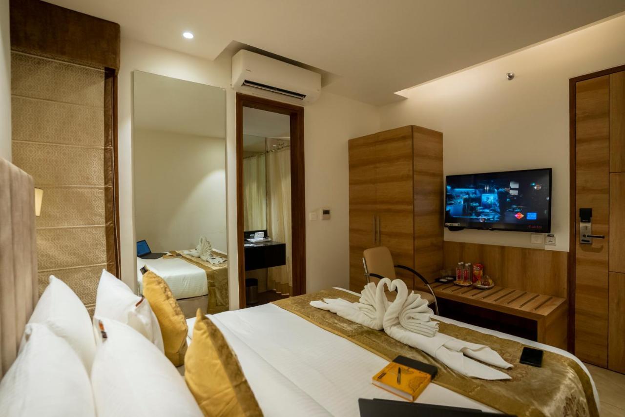 Celebrant Hotel Varanasi Exterior photo