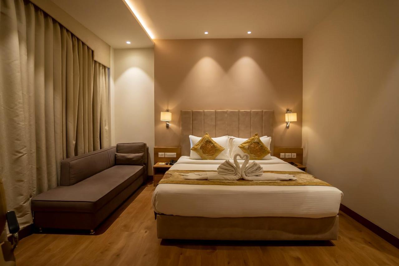 Celebrant Hotel Varanasi Exterior photo