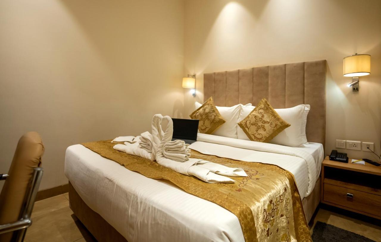 Celebrant Hotel Varanasi Exterior photo