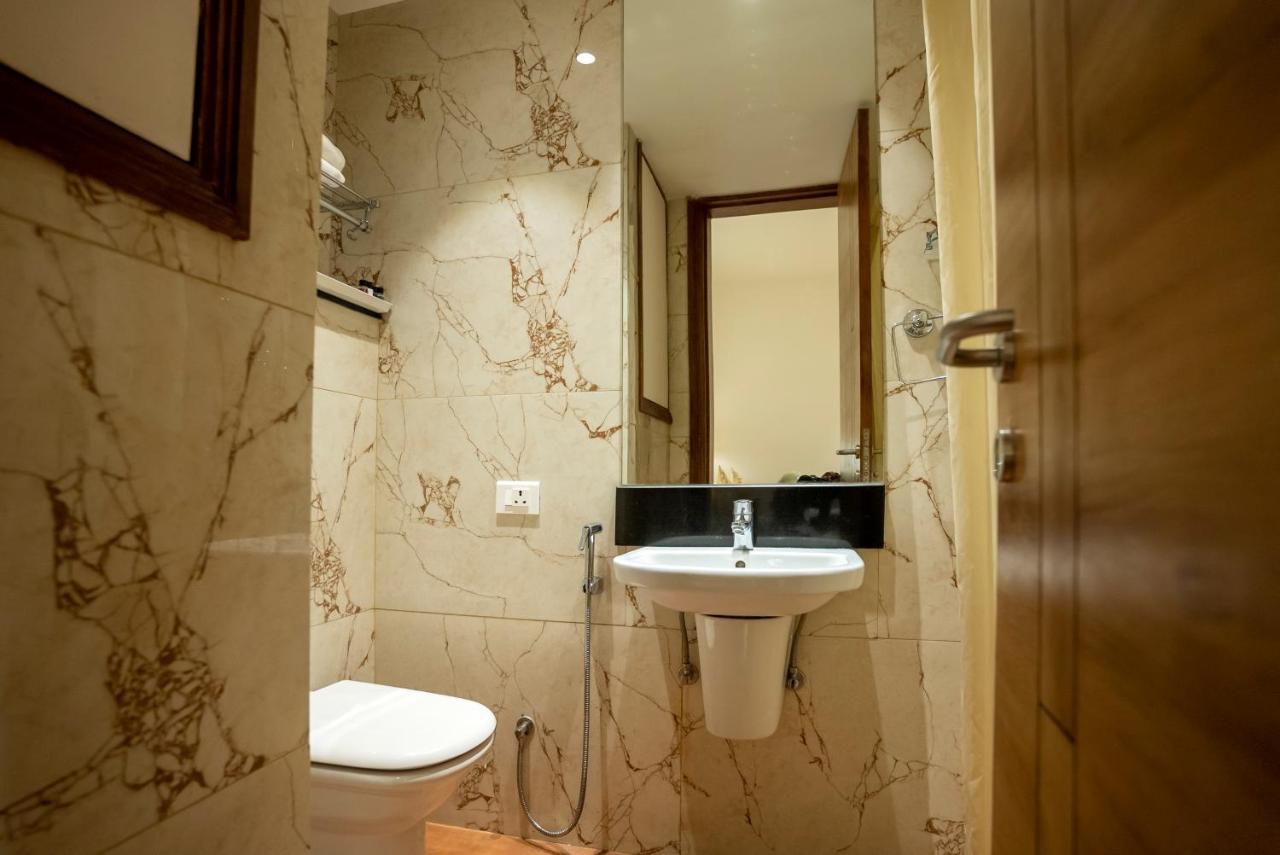 Celebrant Hotel Varanasi Exterior photo