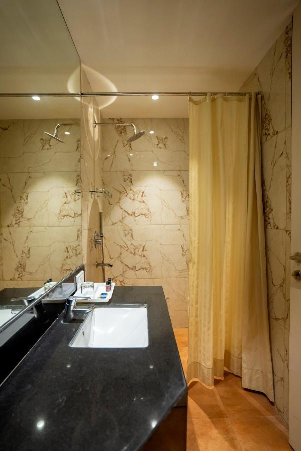 Celebrant Hotel Varanasi Exterior photo