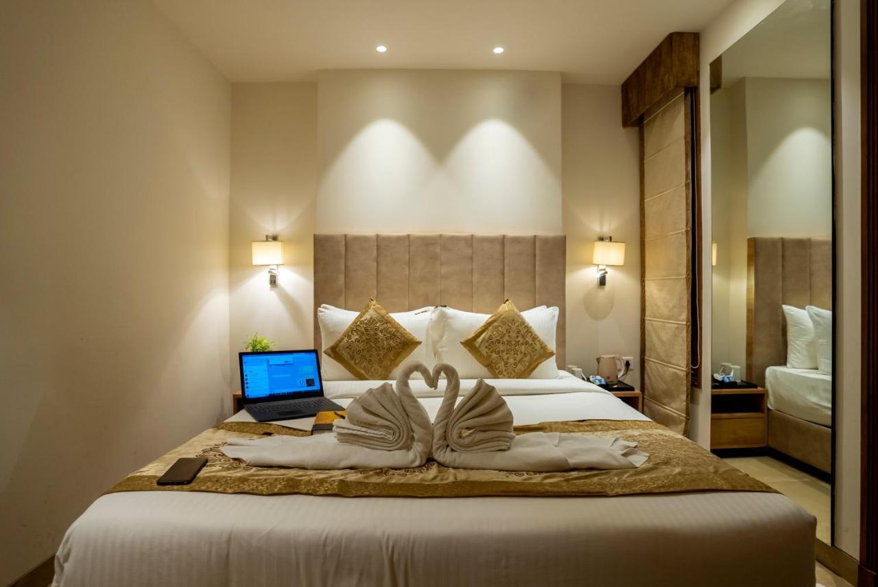Celebrant Hotel Varanasi Exterior photo