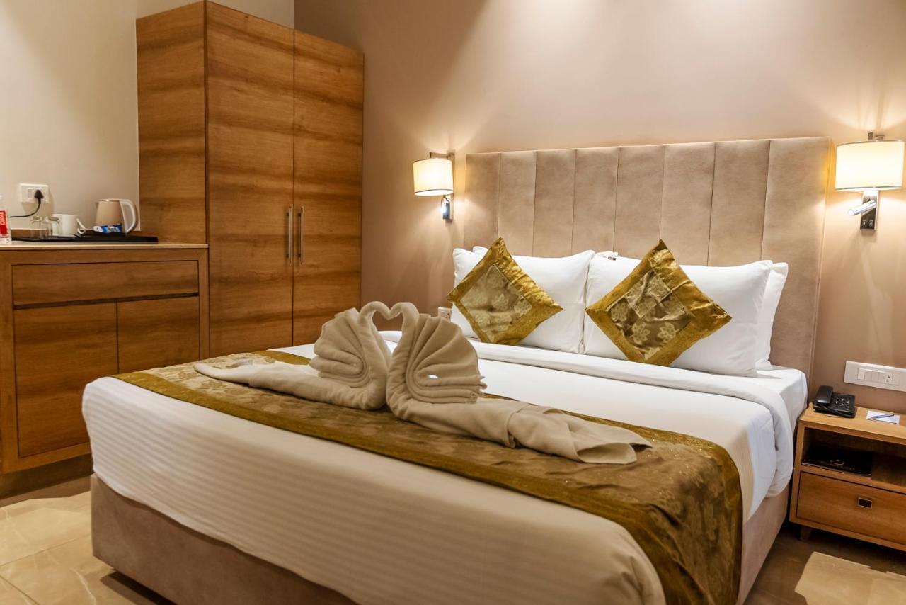 Celebrant Hotel Varanasi Exterior photo