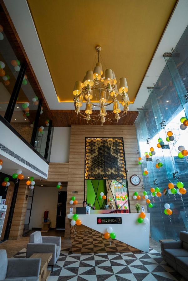 Celebrant Hotel Varanasi Exterior photo