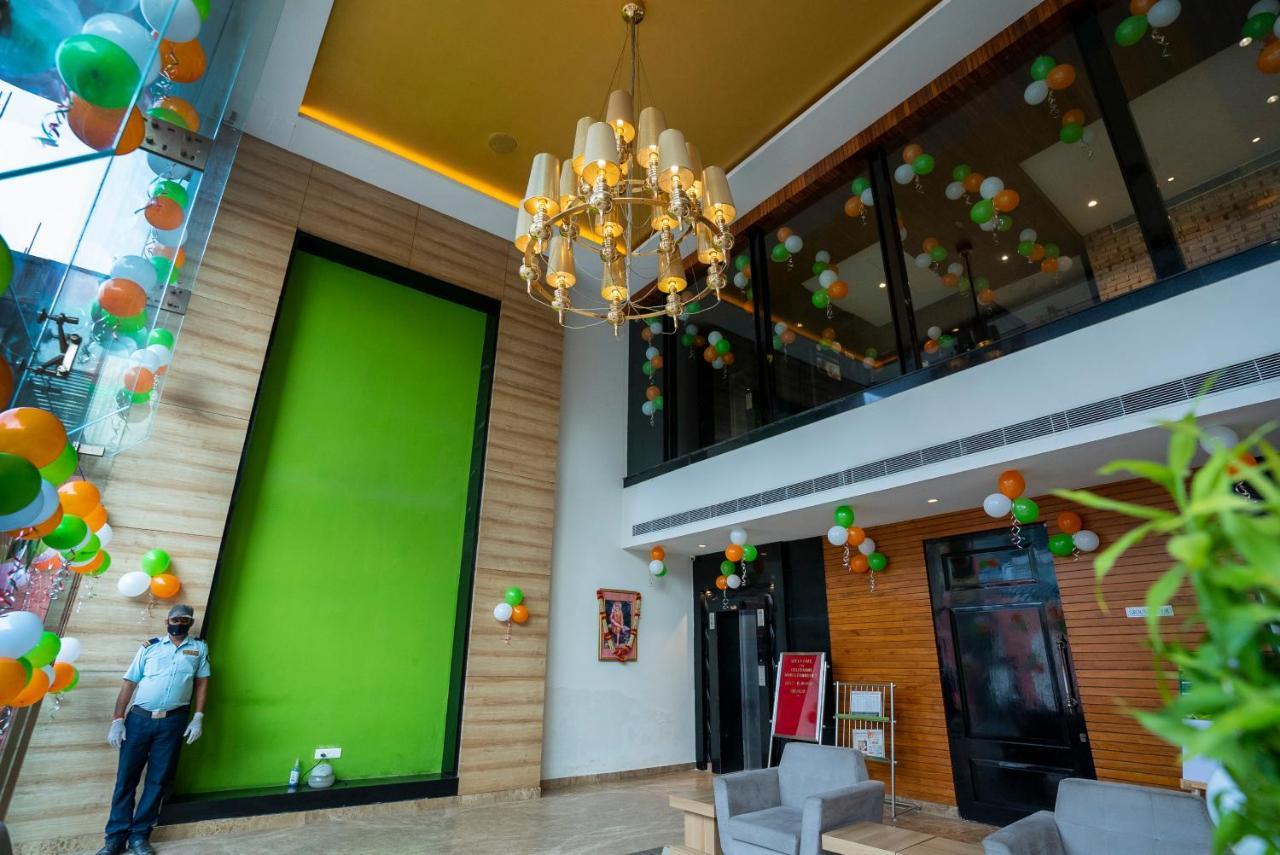 Celebrant Hotel Varanasi Exterior photo
