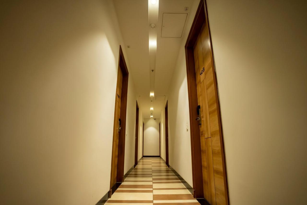Celebrant Hotel Varanasi Exterior photo
