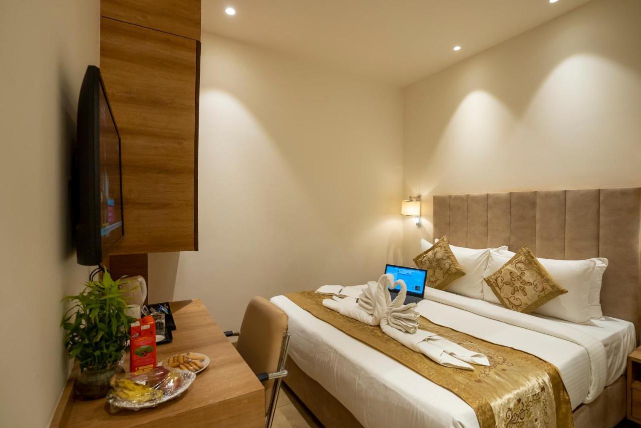 Celebrant Hotel Varanasi Exterior photo