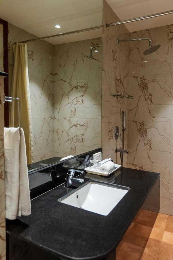 Celebrant Hotel Varanasi Exterior photo