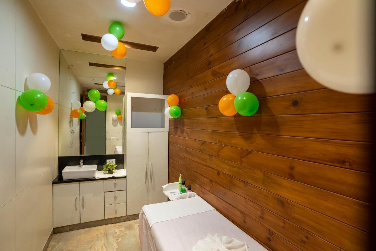 Celebrant Hotel Varanasi Exterior photo