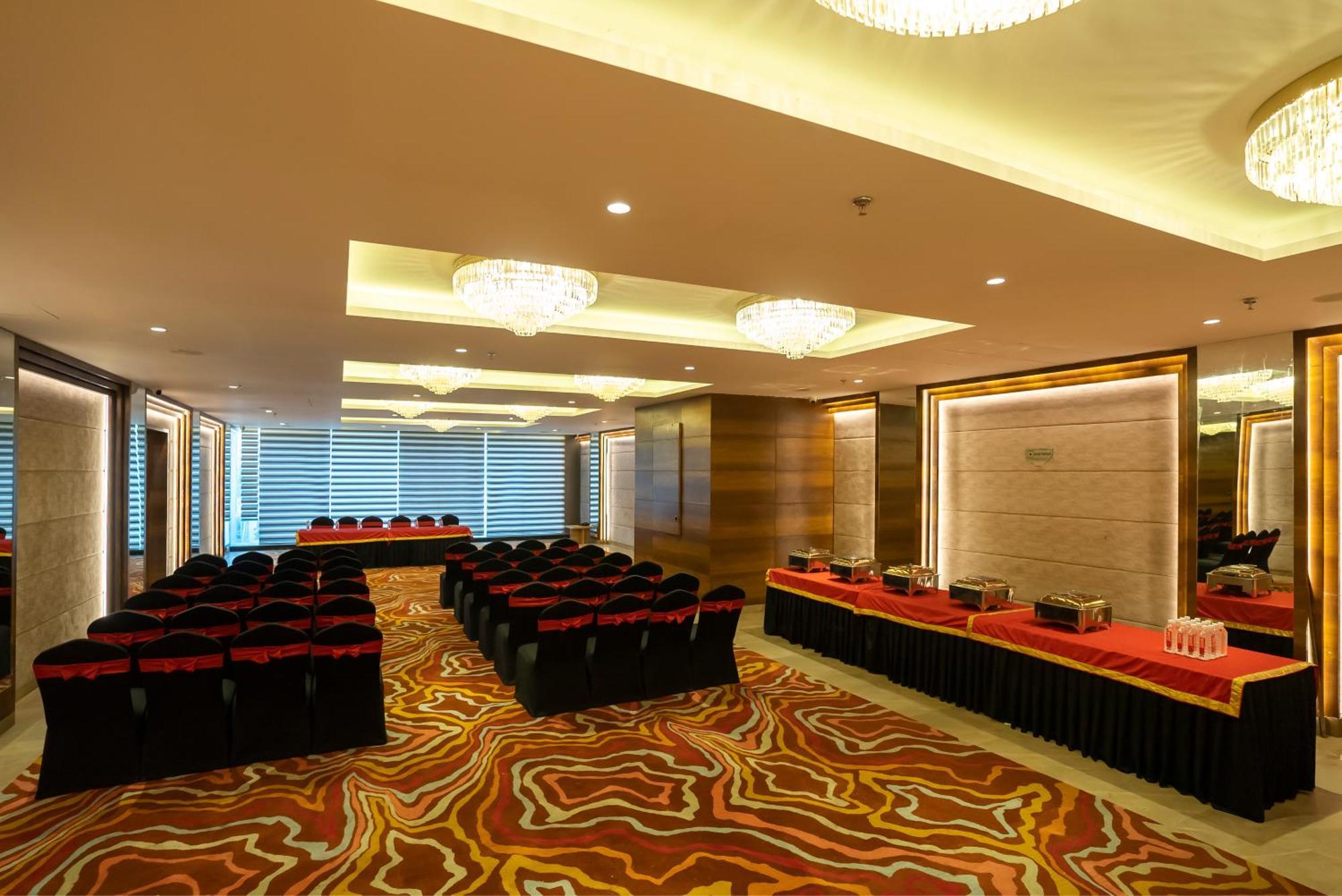 Celebrant Hotel Varanasi Exterior photo
