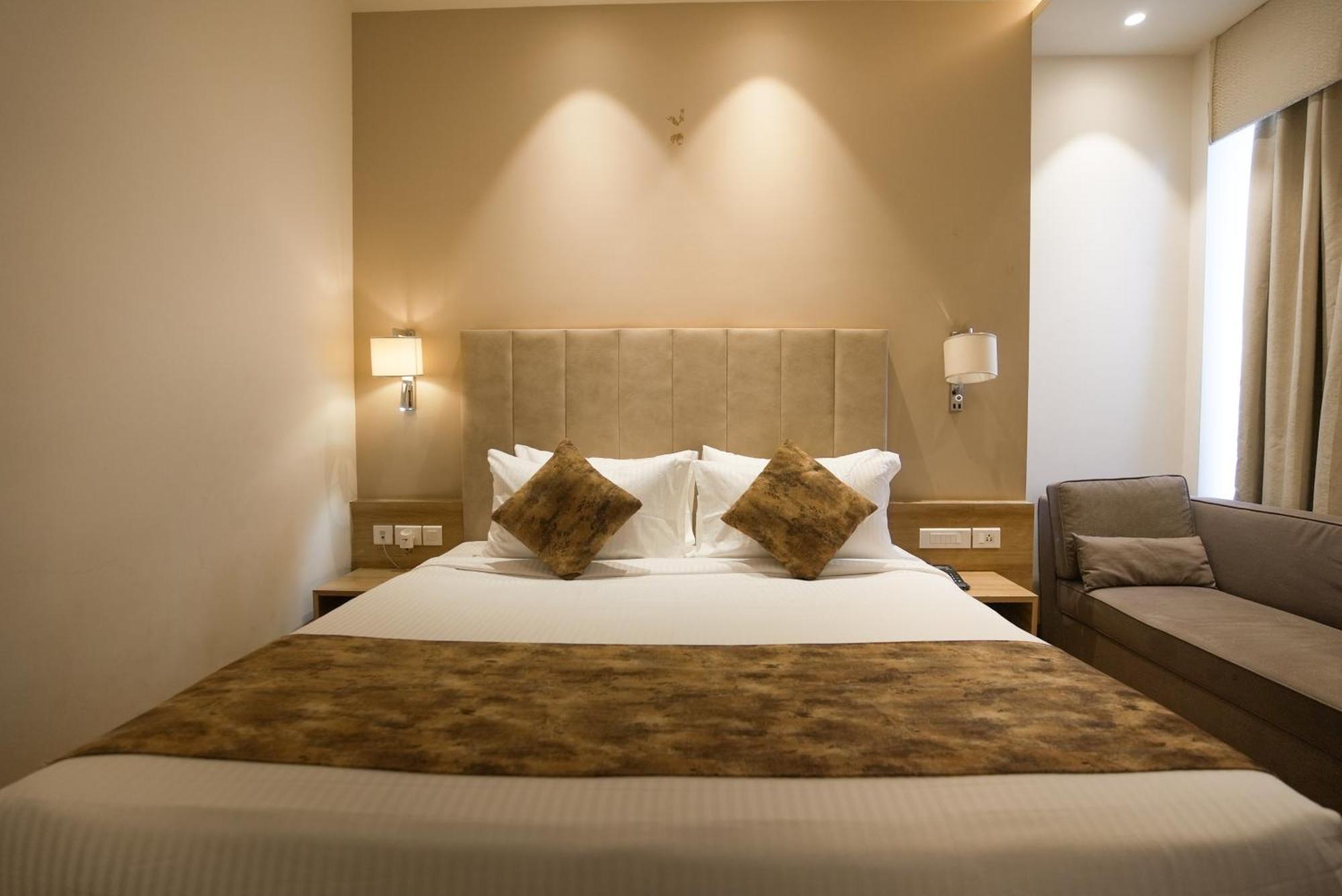 Celebrant Hotel Varanasi Exterior photo