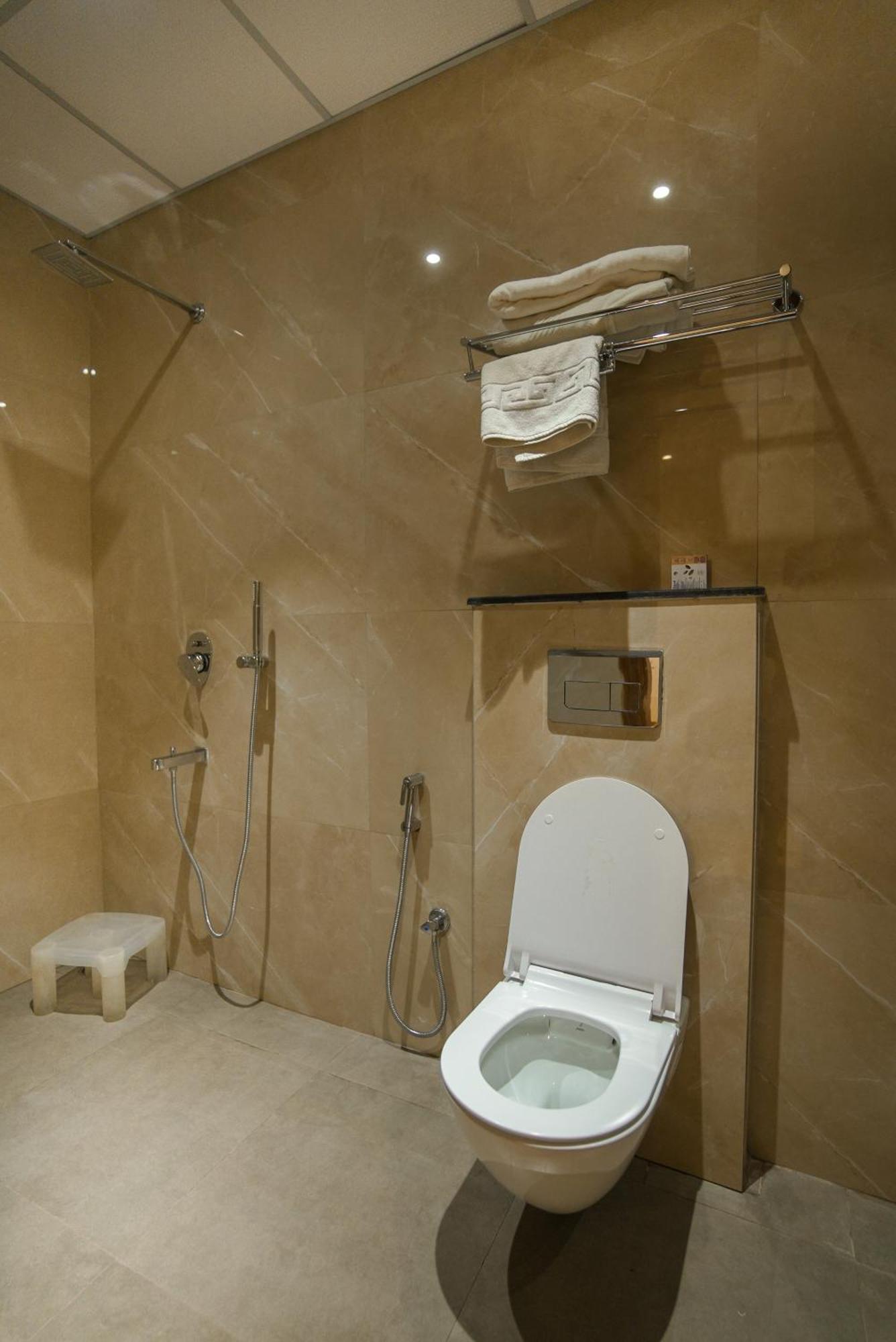 Celebrant Hotel Varanasi Exterior photo