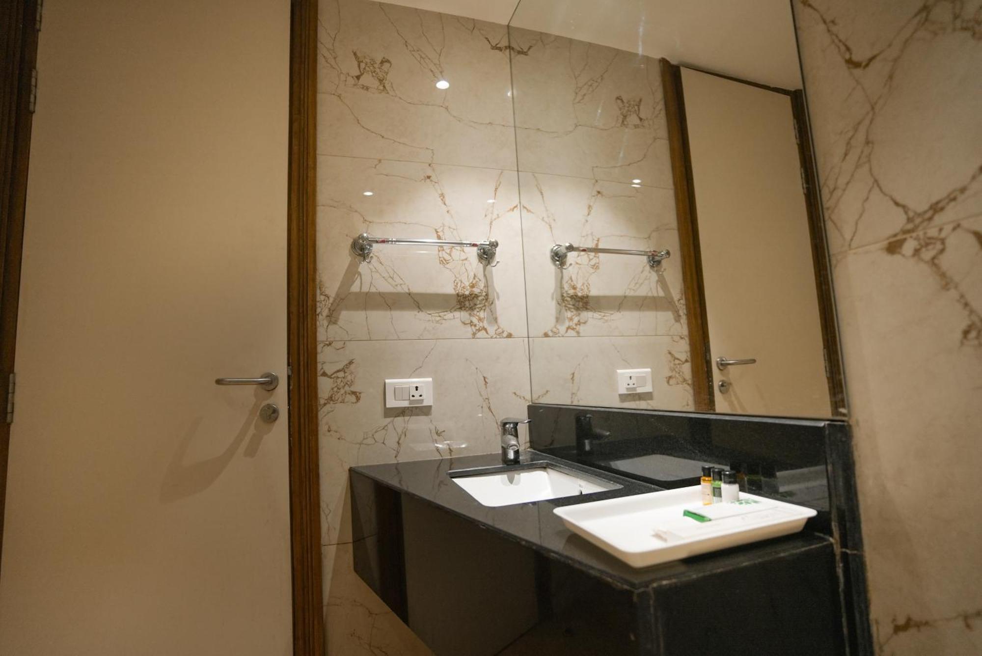 Celebrant Hotel Varanasi Exterior photo