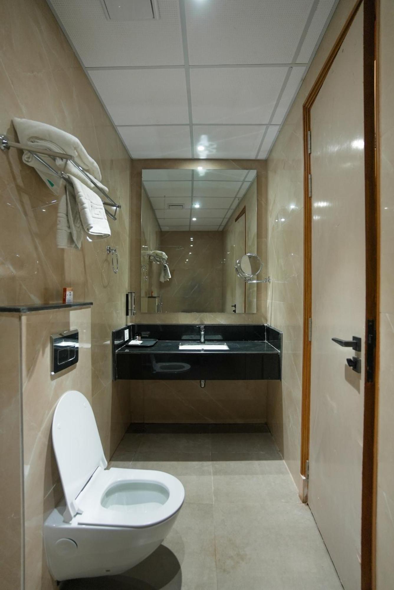 Celebrant Hotel Varanasi Exterior photo