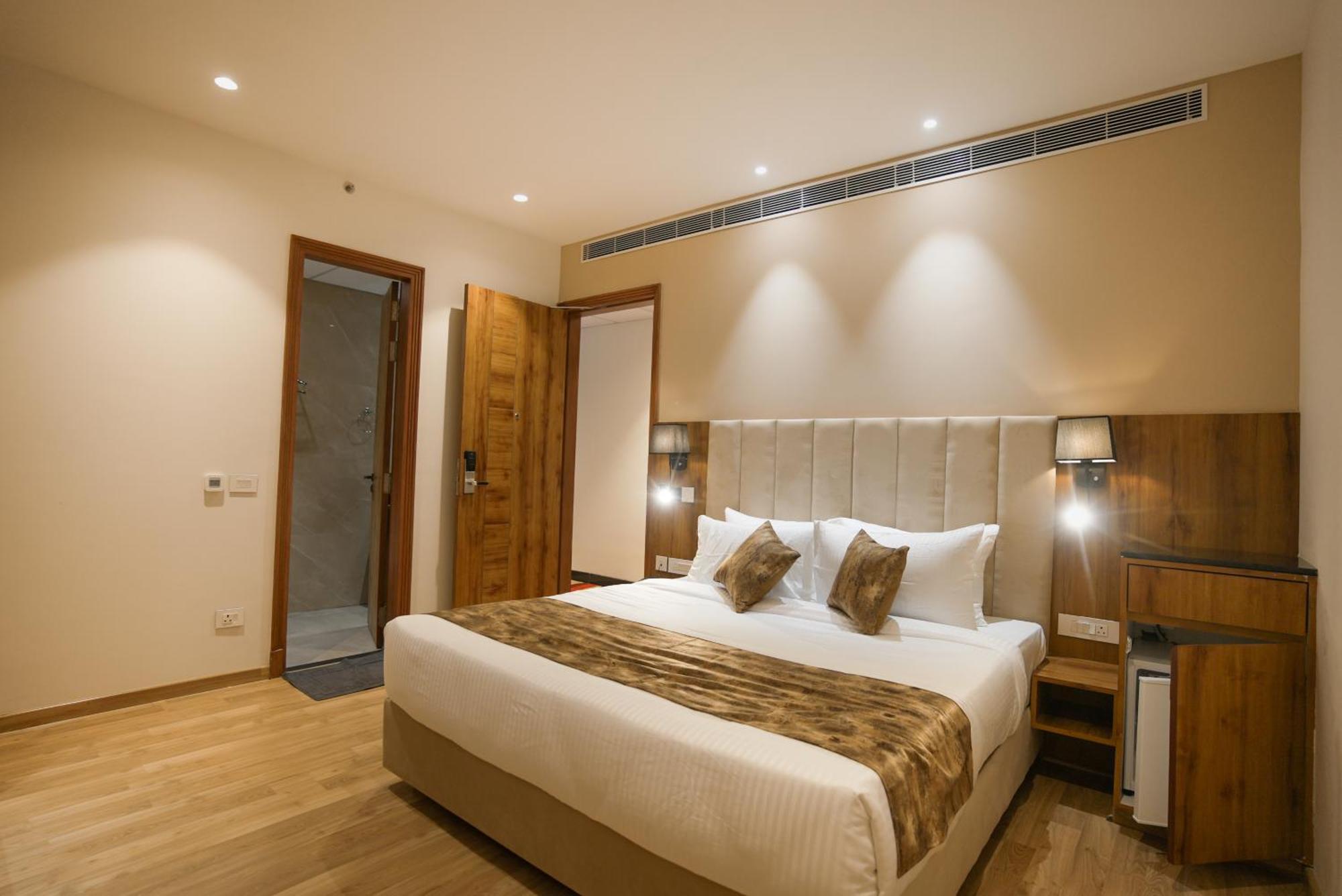 Celebrant Hotel Varanasi Exterior photo