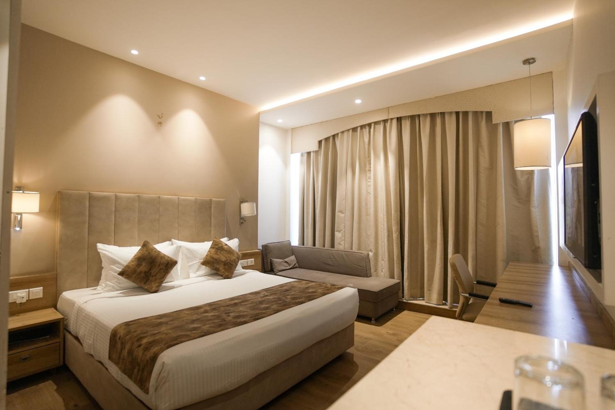 Celebrant Hotel Varanasi Exterior photo