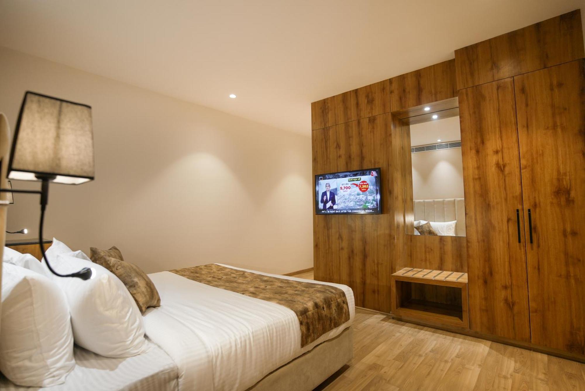 Celebrant Hotel Varanasi Exterior photo