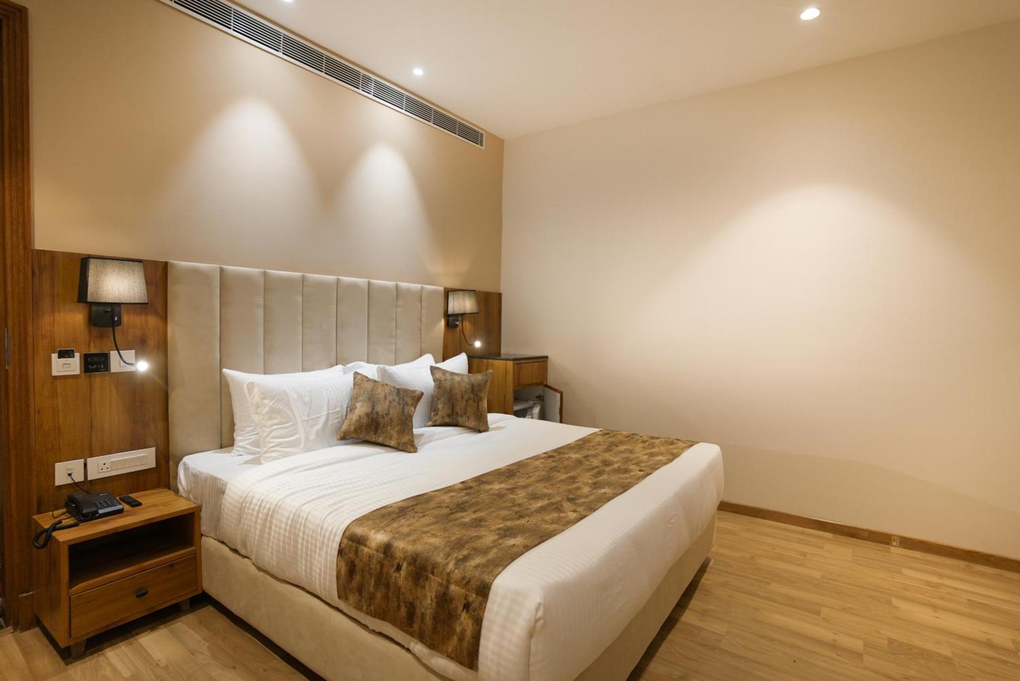 Celebrant Hotel Varanasi Exterior photo